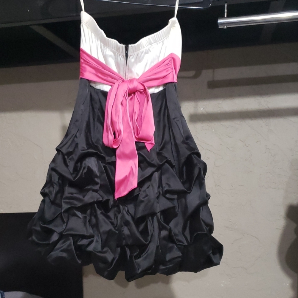 Dress - Picture 3 of 4